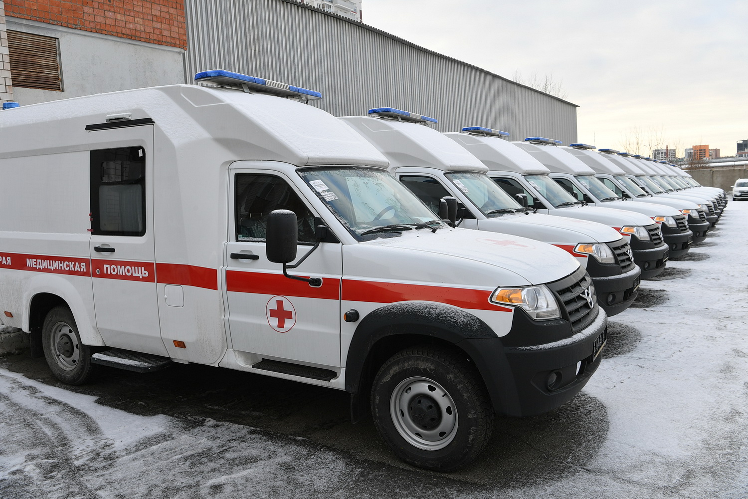 Регионы РФ получат более 2,2 тыс. новых автомобилей скорой помощи в 2023 году